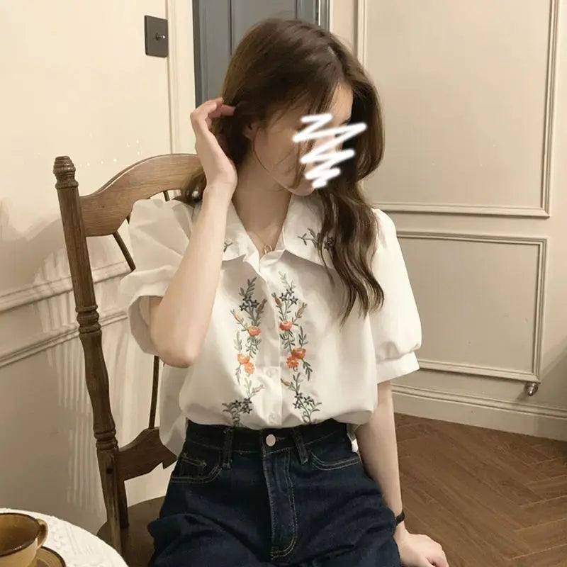 Summer Vintage Temperament Floral Embroidery Unique French Short-sleeved Top with Puffy Sleeves Thin Shirt for Women